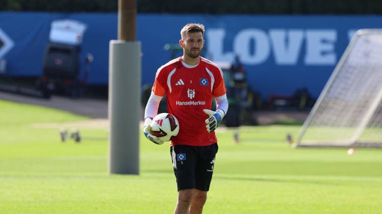 02.09.2026, xrekx, Fussball 1.Bundesliga, Hamburger SV - Training v.l. Daniel Heuer Fernandes (Hamburger SV) Hamburg *** September 2, 2026, xrekx, Soccer, Bundesliga 1, Hamburger SV Practice, from left: Daniel Heuer, Fernandes, Hamburger SV, Hamburg