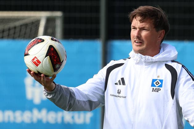 02.09.2026, xrekx, Fussball 1.Bundesliga, Hamburger SV - Training v.l. Merlin Polzin Trainer (Hamburger SV) Hamburg *** September 2, 2026, xrekx, Soccer, Bundesliga 1, Hamburger SV Practice, from left: Merlin Polzin, Coach, Hamburger SV, Hamburg
