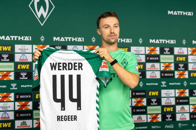02.09.2026, GER, Fußball, Herren, 1. Bundesliga, Saison 2026 2027, Spielervorstellung, SV Werder Bremen Youri Regeer ( Werder Bremen, 44 ) wird im Rahmen einer Pressekonferenz vorgestellt, Bremen Weserstadion Bremen Deutschland *** September 2, 2026, GER, Soccer, Men s, Bundesliga 1, 2026–2027 Season, Player Introduction, SV Werder Bremen: Youri Regeer, age 44, is introduced at a press conference at the Weserstadion in Bremen, Germany Copyright: xNordphoto Maasx