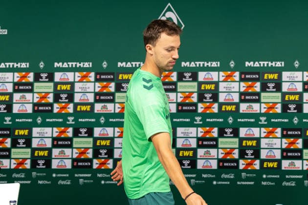 02.09.2026, GER, Fußball, Herren, 1. Bundesliga, Saison 2026 2027, Spielervorstellung, SV Werder Bremen Youri Regeer ( Werder Bremen, 44 ) wird im Rahmen einer Pressekonferenz vorgestellt, Bremen Weserstadion Bremen Deutschland *** September 2, 2026, GER, Soccer, Men s, 1. Bundesliga, 2026–2027 Season, Player Introduction, SV Werder Bremen: Youri Regeer, age 44, is introduced at a press conference at the Weserstadion in Bremen, Germany Copyright: xNordphoto Maasx