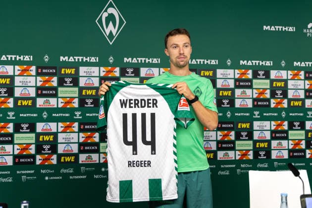 02.09.2026, GER, Fußball, Herren, 1. Bundesliga, Saison 2026 2027, Spielervorstellung, SV Werder Bremen Youri Regeer ( Werder Bremen, 44 ) wird im Rahmen einer Pressekonferenz vorgestellt, Bremen Weserstadion Bremen Deutschland *** September 2, 2026, GER, Soccer, Men s, 1. Bundesliga, 2026–2027 Season, Player Introduction, SV Werder Bremen: Youri Regeer, age 44, is introduced at a press conference at the Weserstadion in Bremen, Germany Copyright: xNordphoto Maasx