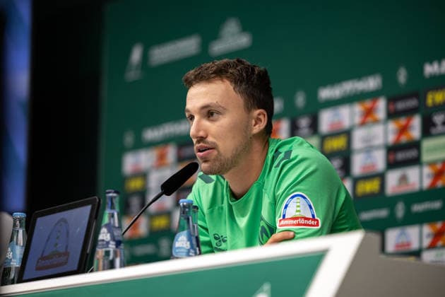 02.09.2026, GER, Fußball, Herren, 1. Bundesliga, Saison 2026 2027, Spielervorstellung, SV Werder Bremen Youri Regeer ( Werder Bremen, 44 ) wird im Rahmen einer Pressekonferenz vorgestellt, Bremen Weserstadion Bremen Deutschland *** September 2, 2026, GER, Soccer, Men s, 1. Bundesliga, 2026–2027 Season, Player Introduction, SV Werder Bremen: Youri Regeer, age 44, is introduced at a press conference at the Weserstadion in Bremen, Germany Copyright: xNordphoto Maasx