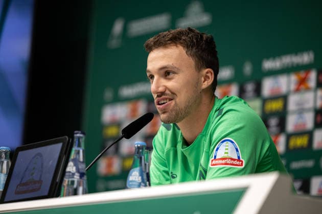 02.09.2026, GER, Fußball, Herren, 1. Bundesliga, Saison 2026 2027, Spielervorstellung, SV Werder Bremen Youri Regeer ( Werder Bremen, 44 ) wird im Rahmen einer Pressekonferenz vorgestellt, Bremen Weserstadion Bremen Deutschland *** September 2, 2026, GER, Soccer, Men s, 1. Bundesliga, 2026–2027 Season, Player Introduction, SV Werder Bremen: Youri Regeer, age 44, is introduced at a press conference at the Weserstadion in Bremen, Germany Copyright: xNordphoto Maasx