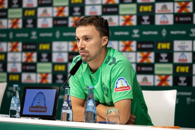 02.09.2026, GER, Fußball, Herren, 1. Bundesliga, Saison 2026 2027, Spielervorstellung, SV Werder Bremen Youri Regeer ( Werder Bremen, 44 ) wird im Rahmen einer Pressekonferenz vorgestellt, Bremen Weserstadion Bremen Deutschland *** September 2, 2026, GER, Soccer, Men s, 1. Bundesliga, 2026–2027 Season, Player Introduction, SV Werder Bremen: Youri Regeer, age 44, is introduced at a press conference at the Weserstadion in Bremen, Germany Copyright: xNordphoto Maasx