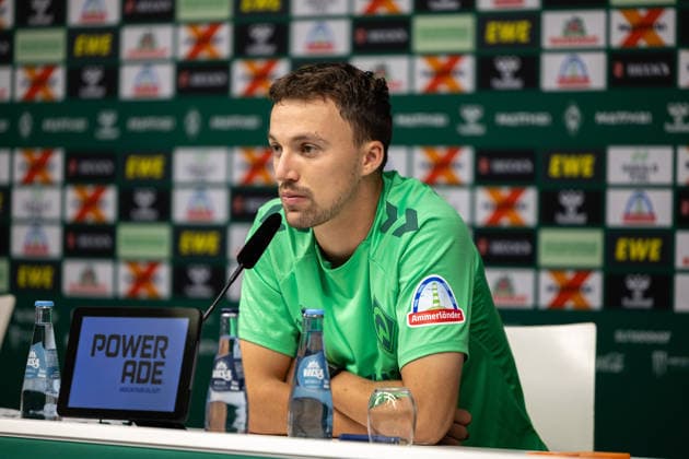 02.09.2026, GER, Fußball, Herren, 1. Bundesliga, Saison 2026 2027, Spielervorstellung, SV Werder Bremen Youri Regeer ( Werder Bremen, 44 ) wird im Rahmen einer Pressekonferenz vorgestellt, Bremen Weserstadion Bremen Deutschland *** September 2, 2026, GER, Soccer, Men s, 1. Bundesliga, 2026–2027 Season, Player Introduction, SV Werder Bremen: Youri Regeer, age 44, is introduced at a press conference at the Weserstadion in Bremen, Germany Copyright: xNordphoto Maasx