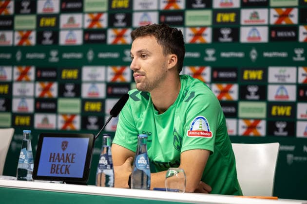 02.09.2026, GER, Fußball, Herren, 1. Bundesliga, Saison 2026 2027, Spielervorstellung, SV Werder Bremen Youri Regeer ( Werder Bremen, 44 ) wird im Rahmen einer Pressekonferenz vorgestellt, Bremen Weserstadion Bremen Deutschland *** September 2, 2026, GER, Soccer, Men s, 1. Bundesliga, 2026–2027 Season, Player Introduction, SV Werder Bremen: Youri Regeer, age 44, is introduced at a press conference at the Weserstadion in Bremen, Germany Copyright: xNordphoto Maasx