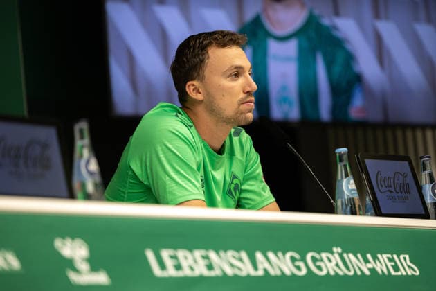 02.09.2026, GER, Fußball, Herren, 1. Bundesliga, Saison 2026 2027, Spielervorstellung, SV Werder Bremen Youri Regeer ( Werder Bremen, 44 ) wird im Rahmen einer Pressekonferenz vorgestellt, Bremen Weserstadion Bremen Deutschland *** September 2, 2026, GER, Soccer, Men s, 1. Bundesliga, 2026–2027 Season, Player Introduction, SV Werder Bremen: Youri Regeer, age 44, is introduced at a press conference at the Weserstadion in Bremen, Germany Copyright: xNordphoto Maasx