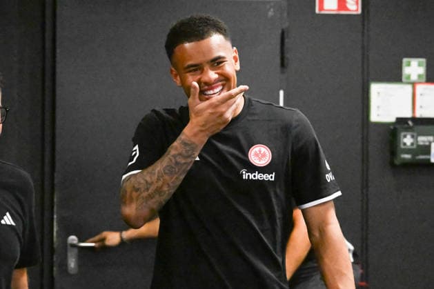 02.09.2026, xsltx, Fussball 1.Bundesliga, Eintracht Frankfurt - Pressekonferenz Noah Atubolu v.l. Noah Atubolu (TW Eintracht Frankfurt) *** September 2, 2026, xsltx, Soccer, Bundesliga 1, Eintracht Frankfurt Press Conference: Noah Atubolu (left) Noah Atubolu, Goalkeeper for Eintracht Frankfurt
