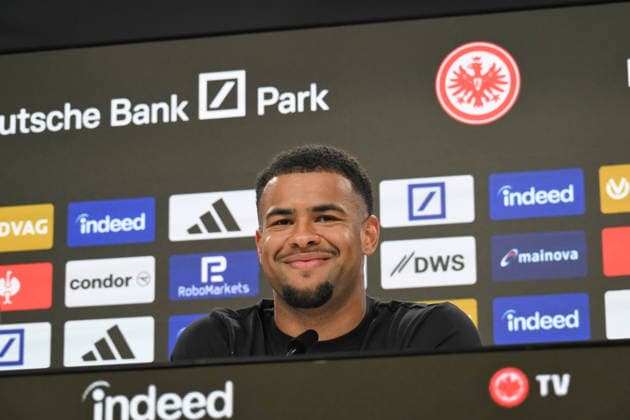 02.09.2026, xsltx, Fussball 1.Bundesliga, Eintracht Frankfurt - Pressekonferenz Noah Atubolu v.l.Noah Atubolu (TW Eintracht Frankfurt) *** September 2, 2026, xsltx, Soccer, Bundesliga 1, Eintracht Frankfurt Press Conference: Noah Atubolu (left) Noah Atubolu, Goalkeeper for Eintracht Frankfurt