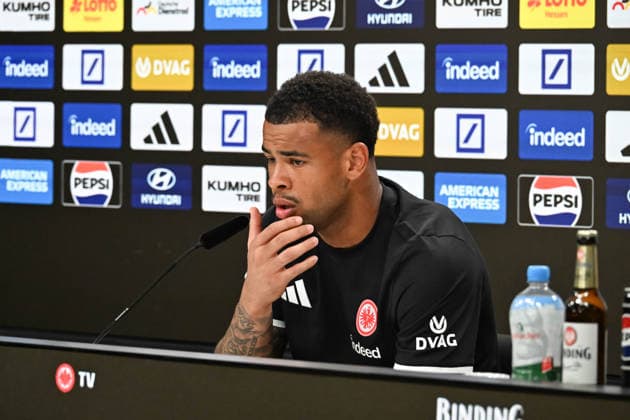 02.09.2026, xsltx, Fussball 1.Bundesliga, Eintracht Frankfurt - Pressekonferenz Noah Atubolu v.l. Noah Atubolu (TW Eintracht Frankfurt) *** September 2, 2026, xsltx, Soccer, Bundesliga 1, Eintracht Frankfurt Press Conference: Noah Atubolu (left) Noah Atubolu, Goalkeeper for Eintracht Frankfurt