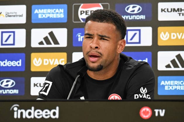 02.09.2026, xsltx, Fussball 1.Bundesliga, Eintracht Frankfurt - Pressekonferenz Noah Atubolu v.l. Noah Atubolu (TW Eintracht Frankfurt) *** September 2, 2026, xsltx, Soccer: Bundesliga 1, Eintracht Frankfurt Press Conference: Noah Atubolu (left) Noah Atubolu, Goalkeeper, Eintracht Frankfurt