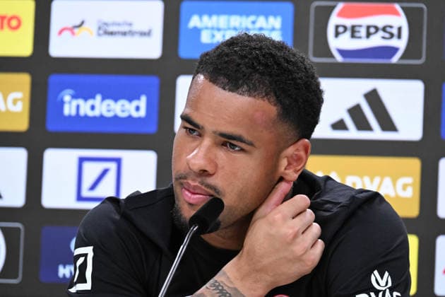02.09.2026, xsltx, Fussball 1.Bundesliga, Eintracht Frankfurt - Pressekonferenz Noah Atubolu v.l. Noah Atubolu (TW Eintracht Frankfurt) *** September 2, 2026, xsltx, Soccer: Bundesliga 1, Eintracht Frankfurt Press Conference: Noah Atubolu (left) Noah Atubolu, Goalkeeper, Eintracht Frankfurt