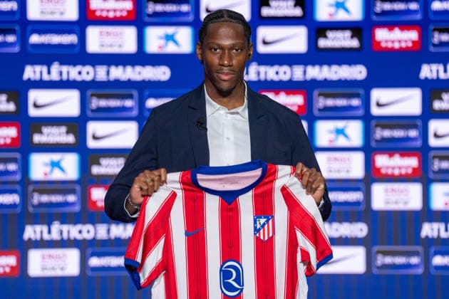 Football, Spain: Atlético Madrid present new signing Jonathan David