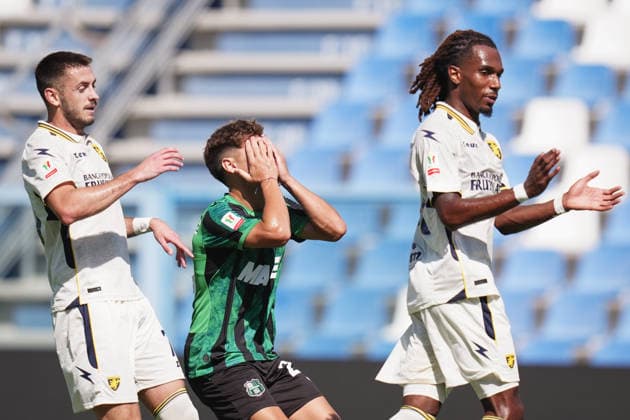 SassuoloÕs Benjamin Dominguez reacts after missing a scoring chance during the Round of 16 of Frecciarossa Italian Cup 2026 2027 match between Sassuolo and Frosinone at Mapei Stadium Cittˆ del Tricolore - Soccer - Reggio Emilia, Italy - Wednesday September 2, 2026  Copyright: xMassimoxPaolone LaPressex