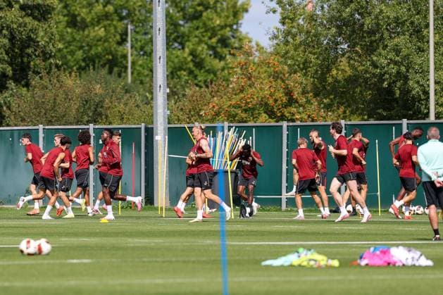 Die Spieler machen sich warm, Training FC Augsburg, Fussball, 1. Bundesliga, Saison 2026 27, 02.09.2026 Augsburg Bayern Deutschland *** Players warming up, FC Augsburg practice, soccer, Bundesliga 1, 2026–27 season, February 9, 2026, Augsburg, Bavaria, Germany Copyright: xkolbert-press ChristianxKolbertx