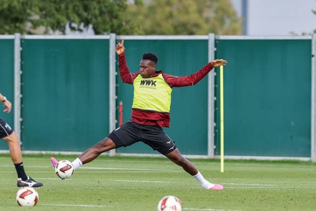 am Ball Juma Bah 35 (FC Augsburg), Training FC Augsburg, Fussball, 1. Bundesliga, Saison 2026 27, 02.09.2026 Augsburg Bayern Deutschland *** Juma Bah, No. 35, FC Augsburg, FC Augsburg Training, Soccer, Bundesliga 1, 2026–27 Season, February 9, 2026, Augsburg, Bavaria, Germany Copyright: xkolbert-press ChristianxKolbertx