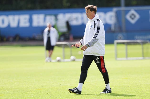 2026.09.02 xfsx Fussball 1. Bundesliga Hamburger Sportverein - Training am Volksparkstadion v.l. Trainer Merlin Polzin (Hamburger SV) (DFL DFB regulations prohibit any use of photographs as image sequences and or quasi-video. *** September 2, 2026 xfsx Soccer 1st Bundesliga Hamburger Sportverein Training at Volksparkstadion (from left) Coach Merlin Polzin, Hamburger SV. DFL and DFB regulations prohibit any use of photographs as image sequences and or quasi-video. Copyright: HMBxMedia FernandoxSoares