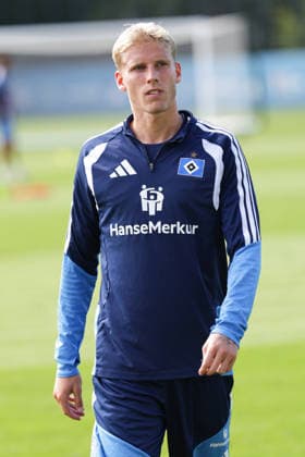 2026.09.02 xfsx Fussball 1. Bundesliga Hamburger Sportverein - Training am Volksparkstadion v.l. Albert Groenbaek (Hamburger SV, 11) (DFL DFB regulations prohibit any use of photographs as image sequences and or quasi-video. *** September 2, 2026 xfsx Soccer 1st Bundesliga Hamburger Sportverein Training at Volksparkstadion (from left) Albert Groenbaek, Hamburger SV, 11 DFL DFB regulations prohibit any use of photographs as image sequences and or quasi-video Copyright: HMBxMedia FernandoxSoares