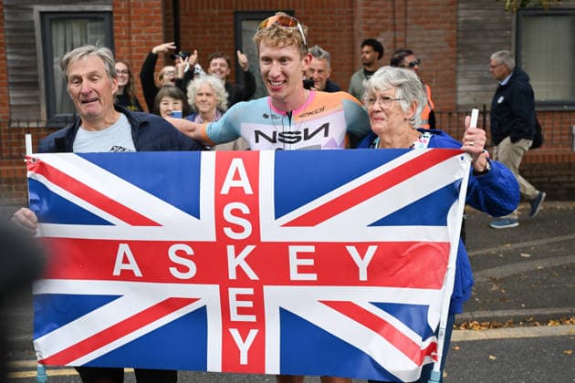 2026 Lloyds Tour of Britain Men Picture by Zac Williams SWpix.com - 02 09 2026 - Cycling - UCI ProSeries - 2026 Lloyds Tour of Britain Men - Stage 1: Lincoln to Lincoln (182.5km) - Winner of Stage 1, Lewis Askey (NSN Cycling Team) celebrates with family Cycling Copyright: x xSWpix.comx(t axPhotographyxHubxLtd)xZacxWilliams SWpix.comx SWP-3030-21824