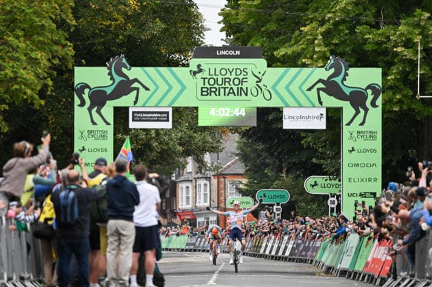 2026 Lloyds Tour of Britain Men Picture by Zac Williams SWpix.com - 02 09 2026 - Cycling - UCI ProSeries - 2026 Lloyds Tour of Britain Men - Stage 1: Lincoln to Lincoln (182.5km) - Winner of Stage 1, Lewis Askey (NSN Cycling Team) celebrates Cycling Copyright: x xSWpix.comx(t axPhotographyxHubxLtd)xZacxWilliams SWpix.comx SWP-3030-21826