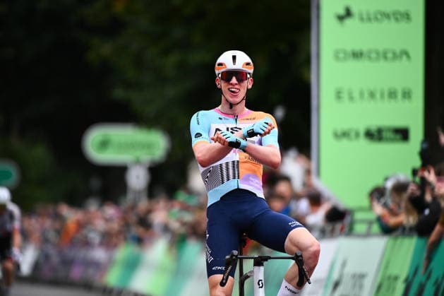 2026 Lloyds Tour of Britain Men Picture by Simon Wilkinson SWpix.com - 02 09 2026 - Cycling - UCI ProSeries - 2026 Lloyds Tour of Britain Men - Stage 1: Lincoln to Lincoln (182.5km) - Winner of Stage 1, Lewis Askey (NSN Cycling Team) celebrates Copyright: x xSWpix.comx(t axPhotographyxHubxLtd)xSimonxWilkinson SWpix.comx SWP-3030-21832