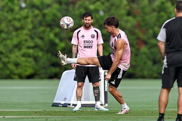 FORT LAUDERDALE, FL - SEPTEMBER 2: Leo Messi (10) and Facundo Mura (4) of Inter Miami CF are seen during an Inter Miami Training Session at Florida Blue Training Center on September 2, 2026 in Fort Lauderdale, Florida. (Photo by Chris Arjoon Icon Sportswire) SOCCER: SEP 2 Inter Miami CF Training EDITORIAL USE ONLY Icon2609020000019
