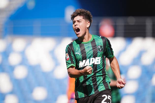 SassuoloÕs Benjamin Dominguez celebrates after scoring the 1-0 goal for his team during the Round of 16 of Frecciarossa Italian Cup 2026 2027 match between Sassuolo and Frosinone at Mapei Stadium Cittˆ del Tricolore - Soccer - Reggio Emilia, Italy - Wednesday September 2, 2026  Copyright: xMassimoxPaolone LaPressex
