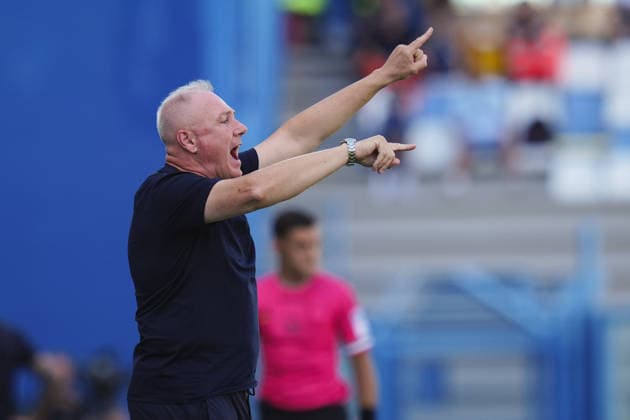 FrosinoneÕs head coach Massimiliano Alvini shouts instructions to his players during the Round of 16 of Frecciarossa Italian Cup 2026 2027 match between Sassuolo and Frosinone at Mapei Stadium Cittˆ del Tricolore - Soccer - Reggio Emilia, Italy - Wednesday September 2, 2026  Copyright: xMassimoxPaolone LaPressex