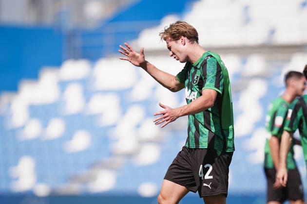 SassuoloÕs Kristian Thorstvedt reacts after missing a scoring chance during the Round of 16 of Frecciarossa Italian Cup 2026 2027 match between Sassuolo and Frosinone at Mapei Stadium Cittˆ del Tricolore - Soccer - Reggio Emilia, Italy - Wednesday September 2, 2026  Copyright: xMassimoxPaolone LaPressex