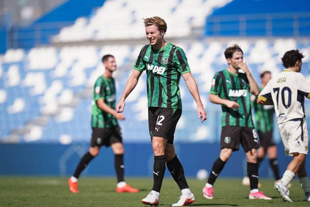 SassuoloÕs Kristian Thorstvedt reacts after missing a scoring chance during the Round of 16 of Frecciarossa Italian Cup 2026 2027 match between Sassuolo and Frosinone at Mapei Stadium Cittˆ del Tricolore - Soccer - Reggio Emilia, Italy - Wednesday September 2, 2026  Copyright: xMassimoxPaolone LaPressex