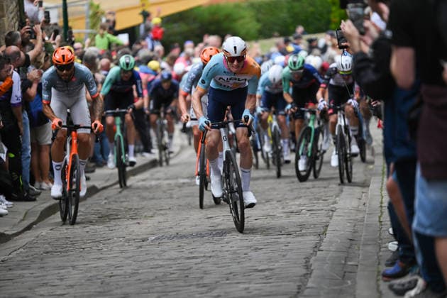 2026 Lloyds Tour of Britain Men Picture by Zac Williams SWpix.com - 02 09 2026 - Cycling - UCI ProSeries - 2026 Lloyds Tour of Britain Men - Stage 1: Lincoln to Lincoln (182.5km) - Lewis Askey (NSN Cycling Team) heading up the cobbles in Lincoln Cycling Copyright: x xSWpix.comx(t axPhotographyxHubxLtd)xZacxWilliams SWpix.comx SWP-3030-21863
