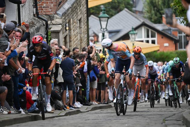 2026 Lloyds Tour of Britain Men Picture by Zac Williams SWpix.com - 02 09 2026 - Cycling - UCI ProSeries - 2026 Lloyds Tour of Britain Men - Stage 1: Lincoln to Lincoln (182.5km) - Lewis Askey (NSN Cycling Team) heading up the cobbles in Lincoln Cycling Copyright: x xSWpix.comx(t axPhotographyxHubxLtd)xZacxWilliams SWpix.comx SWP-3030-21865