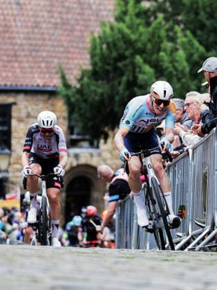 2026 Lloyds Tour of Britain Men Picture by Alex Whitehead SWpix.com - 02 09 2026 - Cycling - UCI ProSeries - 2026 Lloyds Tour of Britain Men - Stage 1: Lincoln to Lincoln (182.5km) - Lewis Askey (NSN Cycling Team) heading up the cobbles in Lincoln Copyright: x xSWpix.comx(t axPhotographyxHubxLtd)xAlexxWhitehead SWpix.comx SWP-3030-21868