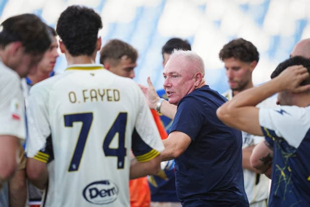 FrosinoneÕs head coach Massimiliano Alvini shouts instructions to his players during the Round of 16 of Frecciarossa Italian Cup 2026 2027 match between Sassuolo and Frosinone at Mapei Stadium Cittˆ del Tricolore - Soccer - Reggio Emilia, Italy - Wednesday September 2, 2026  Copyright: xMassimoxPaolone LaPressex