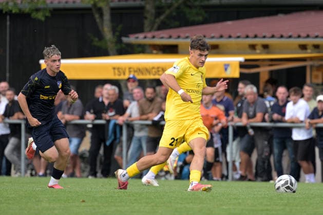 Luca Damiano Molinari (SG Sonnenhof Großaspach), 21, with the ball in a one-on-one battle against Tino Dannecker (TSV Ehningen), 07 TSV Ehningen vs. SG Sonnenhof Großaspach, soccer, DB Regio wfv Cup Round of 16, 2026–2027 season, September 2, 2026, TSV Ehningen vs. SG Sonnenhof Großaspach, Soccer, DB Regio wfv Cup Round of 16, 2026–2027 season, September 2, 2026, Ehningen Copyright: xEibner-Pressefotox EP_TBR