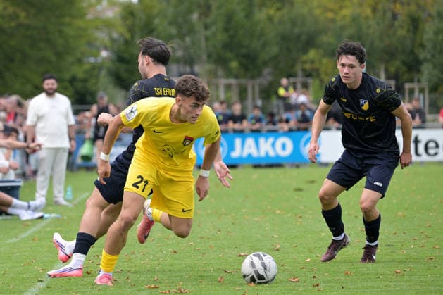 Luca Damiano Molinari of SG Sonnenhof Großaspach, No. 21, battles for the ball with Egemen Sarikaya of TSV Ehningen, No. 10, and Lion Janzen of TSV Ehningen, No. 16; TSV Ehningen vs. SG Sonnenhof Großaspach, soccer, DB Regio wfv Cup Round of 16, 2026–2027 season, September 2, 2026, TSV Ehningen vs. SG Sonnenhof Großaspach, soccer, DB Regio wfv Cup Round of 16, 2026–2027 season, September 2, 2026, Ehningen Copyright: xEibner-Pressefotox EP_TBR