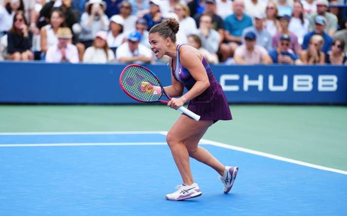 Jasmine Paolini celebrates winning the first set against Lucrezia Stefanini 2026 US Open, Day Four, USTA Billie Jean King National Tennis Center, New York, USA - 02 Sep 2026New York USTA Billie Jean King National T New York (NY) United States of America EDITORIAL USE ONLY No use with unauthorised audio, video, data, fixture lists, club league logos or live services. Online in-match use limited to 120 images, no video emulation. No use in betting, games or single club league player publications. Copyright: xJavierxGarcia Shutterstockx 17124553l