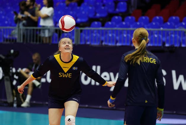 BRNO, CZECH REPUBLIC 20260902 Sweden s Hilda Gustafsson warms up during the quarterfinal of the Women s European Volleyball Championship between Italy and Sweden in Brno, Czech Republic BRNO CZECH REPUBLIC x9200x  Copyright: xAdamxIhse TTx VOLLEYBOLL-EM 2026 ITALIEN-SVERIGE