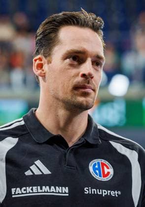 September 2, 2026 Handball 1st Bundesliga OPEL HBL 2026–2027 Season, Matchday 2: HC Erlangen, Nuremberg Metropolitan Region (HCE), TSV Hannover Burgdorf, Die Recken, DaMa, xdaxmax, Ole Rahmel, Sports Manager, HC Erlangen (HCE), pensive