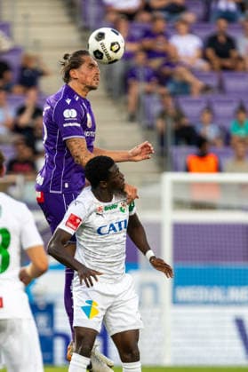 SOCCER - BL, A.Wien vs Wattens VIENNA,AUSTRIA,02.SEP.26 - SOCCER - ADMIRAL Bundesliga, FK Austria Wien vs WSG Tirol. Image shows Johannes Handl (A.Wien) and Michael Oluwakorede Olakigbe (Wattens).  GEPAxpictures xPhilippxBrem