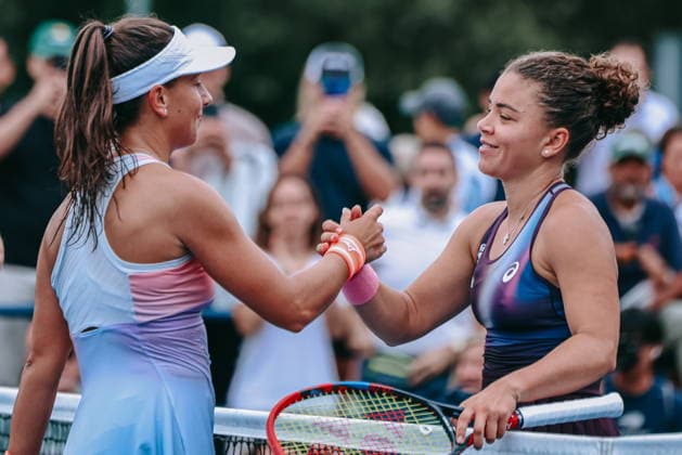 US Open tennis tournament - Day 4 Jasmine Paolini of Italy (R) shakes hands with Lucrezia Stefanini of Italy after winning their Women s Singles second round match of the US Open Tennis Championships, in Flushing Meadows, New York, USA, 02 September 2026. FLUSHING MEADOWS NEW YORK United States  Copyright: xOLGAxFEDOROVAx