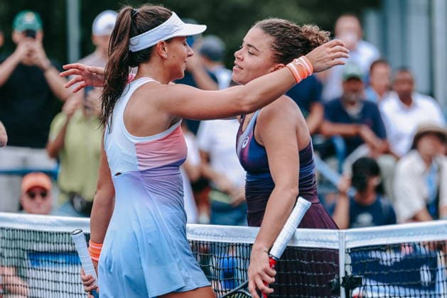 US Open tennis tournament - Day 4 Jasmine Paolini of Italy (R) embraces Lucrezia Stefanini of Italy after winning their Women s Singles second round match of the US Open Tennis Championships, in Flushing Meadows, New York, USA, 02 September 2026. FLUSHING MEADOWS NEW YORK United States  Copyright: xOLGAxFEDOROVAx