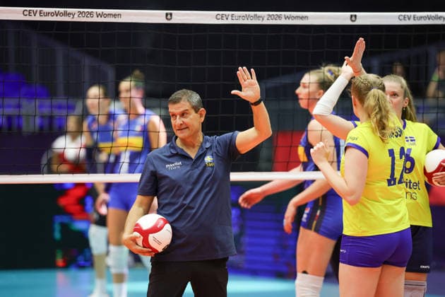 BRNO, CZECH REPUBLIC 20260902 Sweden s national team coach Lorenzo Micelli during the quarterfinal match of the Women s European Volleyball Championship between Italy and Sweden in Brno, Czech Republic BRNO CZECH REPUBLIC x9200x  Copyright: xAdamxIhse TTx VOLLEYBOLL-EM 2026 ITALIEN-SVERIGE