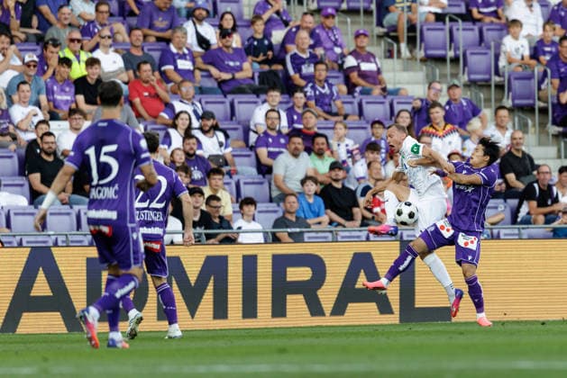 SOCCER - BL, A.Wien vs Wattens VIENNA,AUSTRIA,02.SEP.26 - SOCCER - ADMIRAL Bundesliga, FK Austria Wien vs WSG Tirol. Image shows Thomas Goiginger (Wattens) and Taeseok Lee (A.Wien).  GEPAxpictures xArminxRauthner