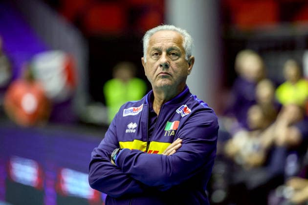BRNO, CZECH REPUBLIC 20260902 Italy s head coach Julio Velasco during the quarterfinal match of the Women s European Volleyball Championship between Italy and Sweden in Brno, Czech Republic BRNO CZECH REPUBLIC x9200x  Copyright: xAdamxIhse TTx VOLLEYBOLL-EM 2026 ITALIEN-SVERIGE