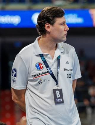 September 2, 2026 Handball 1st Bundesliga OPEL HBL 2026–2027 Season, Matchday 2: HC Erlangen, Nuremberg Metropolitan Region, HCE, TSV Hannover Burgdorf, Die Recken, DaMa, xdaxmax, Johannes Sellin, Coach of HC Erlangen, HCE, deep in thought