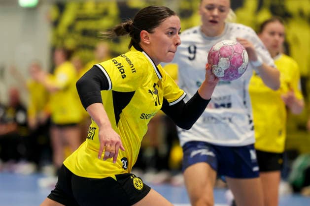 Kelly Vollebregt of Borussia Dortmund controls the ball during the Alsco Women s Handball Bundesliga match between Borussia Dortmund and Sport Union Neckarsulm, Sporthalle Wellinghofen on September 2, 2026, in Dortmund, Germany. Photo by Marco Steinbrenner, DeFodi Images. Kelly Vollebregt. Borussia Dortmund controls the ball during the Alsco Women’s Handball Bundesliga match between Borussia Dortmund and Sport Union Neckarsulm at Sporthalle Wellinghofen on September 2, 2026 in Dortmund, Germany. Photo by Marco Steinbrenner, DeFodi Images. Photo by Marco Steinbrenner, DeFodi Images