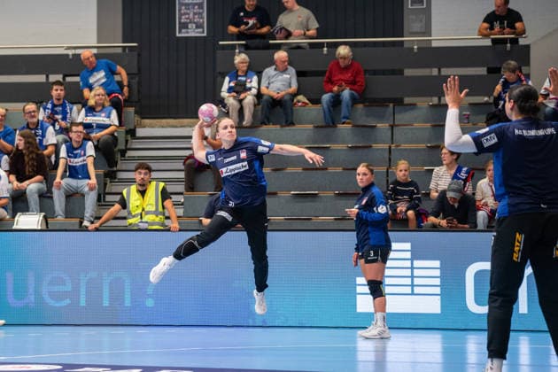 HSG Blomberg Lippe GER vs. TuS Metzingen GER, Handball, Women s Handball Bundesliga 1, Matchday 2, 2026–2027 Season, Blomberg, September 2, 2026: Alexia Hauf of HSG Blomberg Lippe, taking a 31-meter shot during warm-ups at the Blomberg Synflex Arena on Ulmenallee, Germany