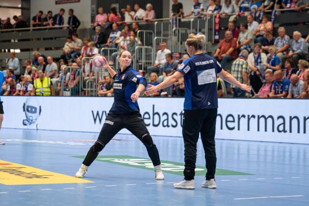 HSG Blomberg Lippe GER vs. TuS Metzingen GER, Handball, Women s Handball Bundesliga Division 1, Matchday 2, 2026–2027 Season, Blomberg, September 2, 2026: Nieke Kuehne of HSG Blomberg Lippe, No. 9, practicing goal shots during warm-ups at the Blomberg Synflex Arena on Ulmenallee, Germany