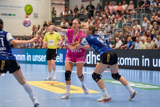 Charlotte Cholevova (TuS Metzingen), No. 96 on offense against Nieke Kuehne (HSG Blomberg Lippe), No. 09; HSG Blomberg Lippe (GER) vs. TuS Metzingen (GER), Handball, Women s Handball Bundesliga 1, Matchday 2, 2026–2027 season, Blomberg, September 2, 2026, Blomberg Copyright: xEibner-Pressefotox EP_EER